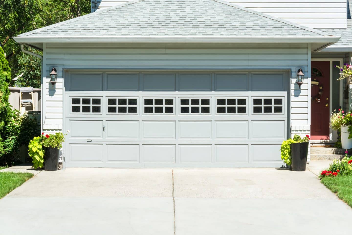 4 Best Garage Door Maintenance Tips